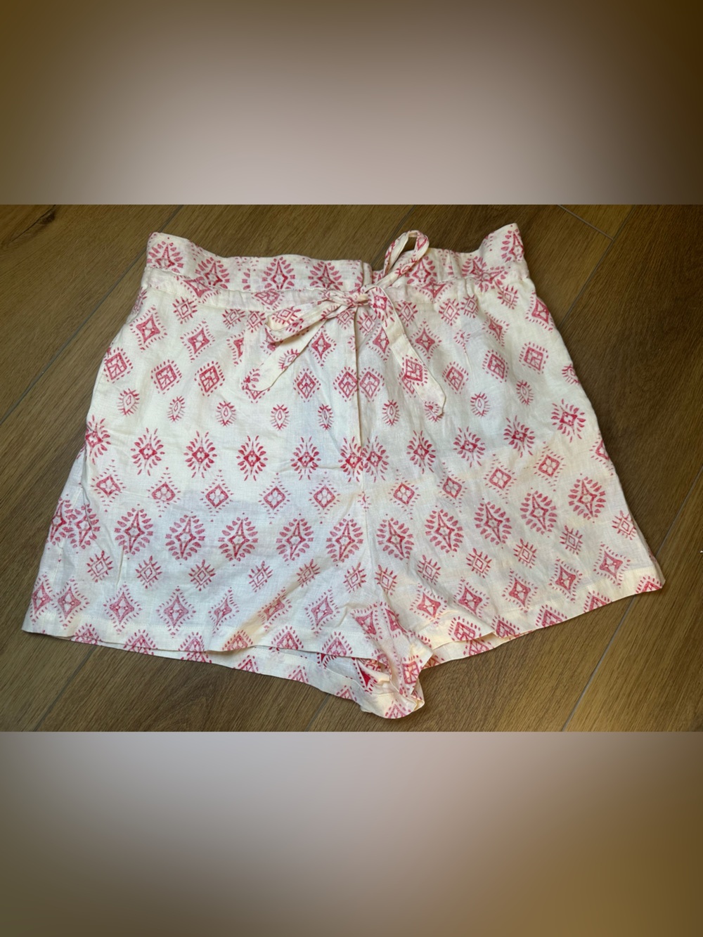 Artisan Ny White LINEN high waist Shorts with Pink Geometric Print XL
